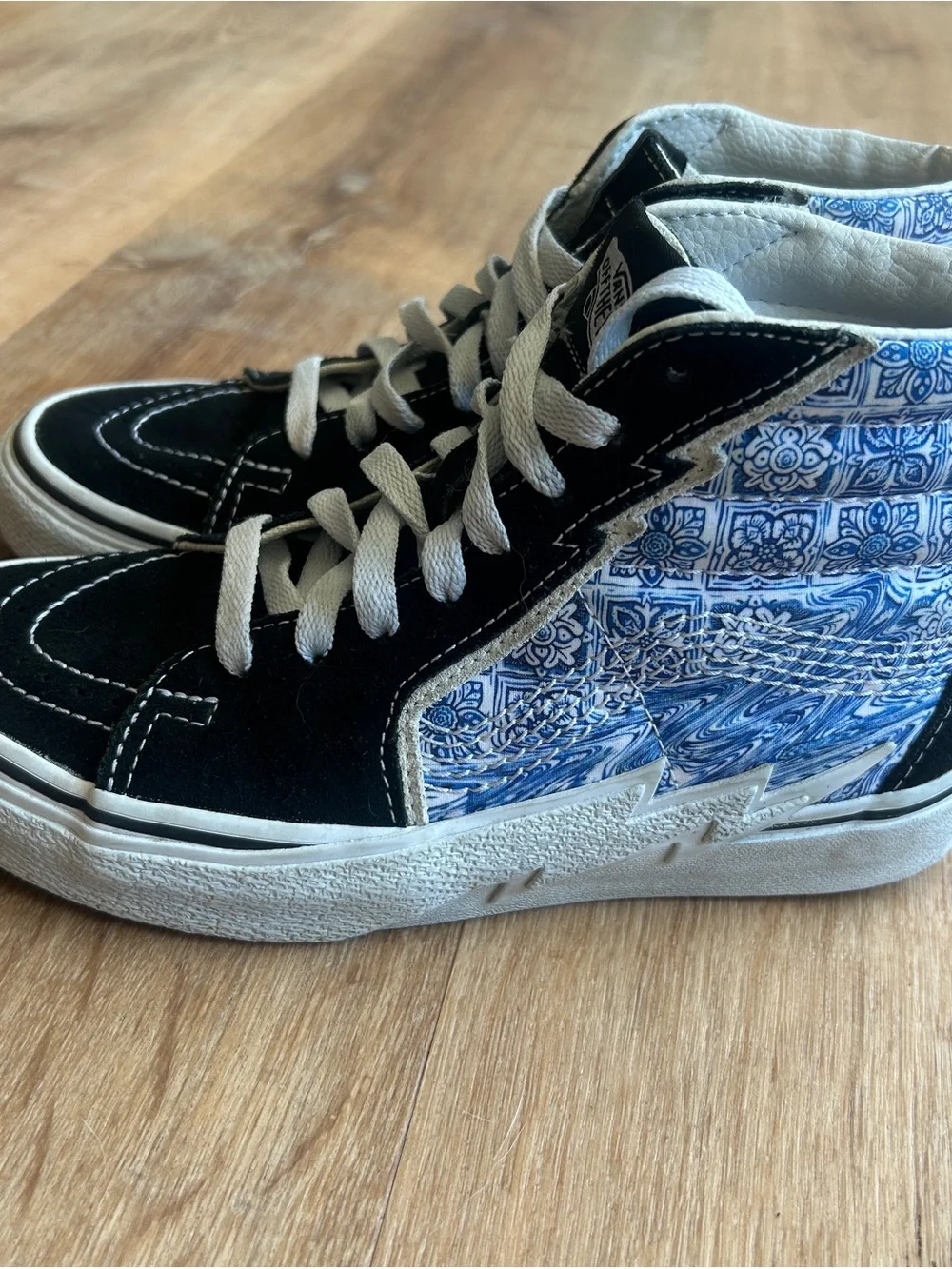 Vans Sk8 Hi High Top Black Blue Floral Tile Sneakers Size M5/W6.5